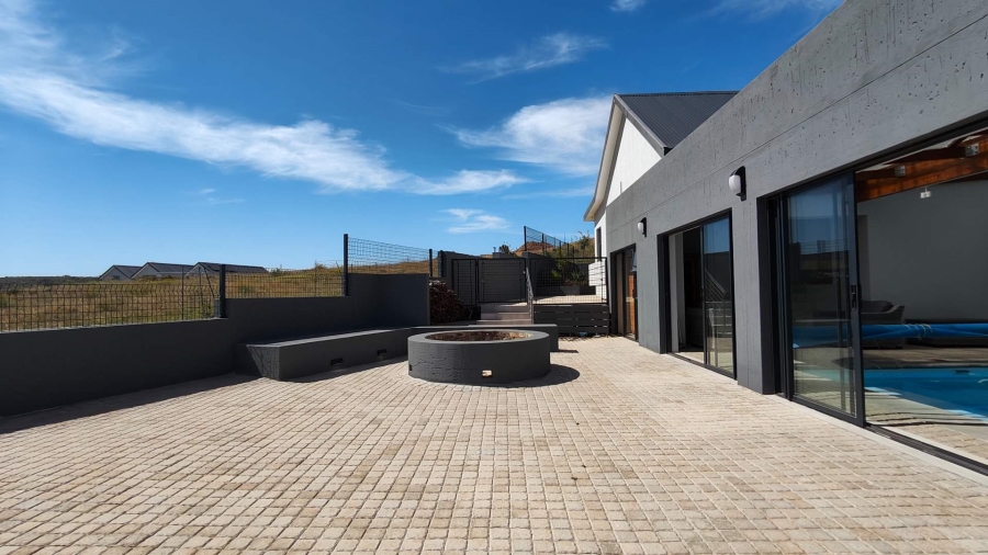 4 Bedroom Property for Sale in Outeniquasbosch Western Cape